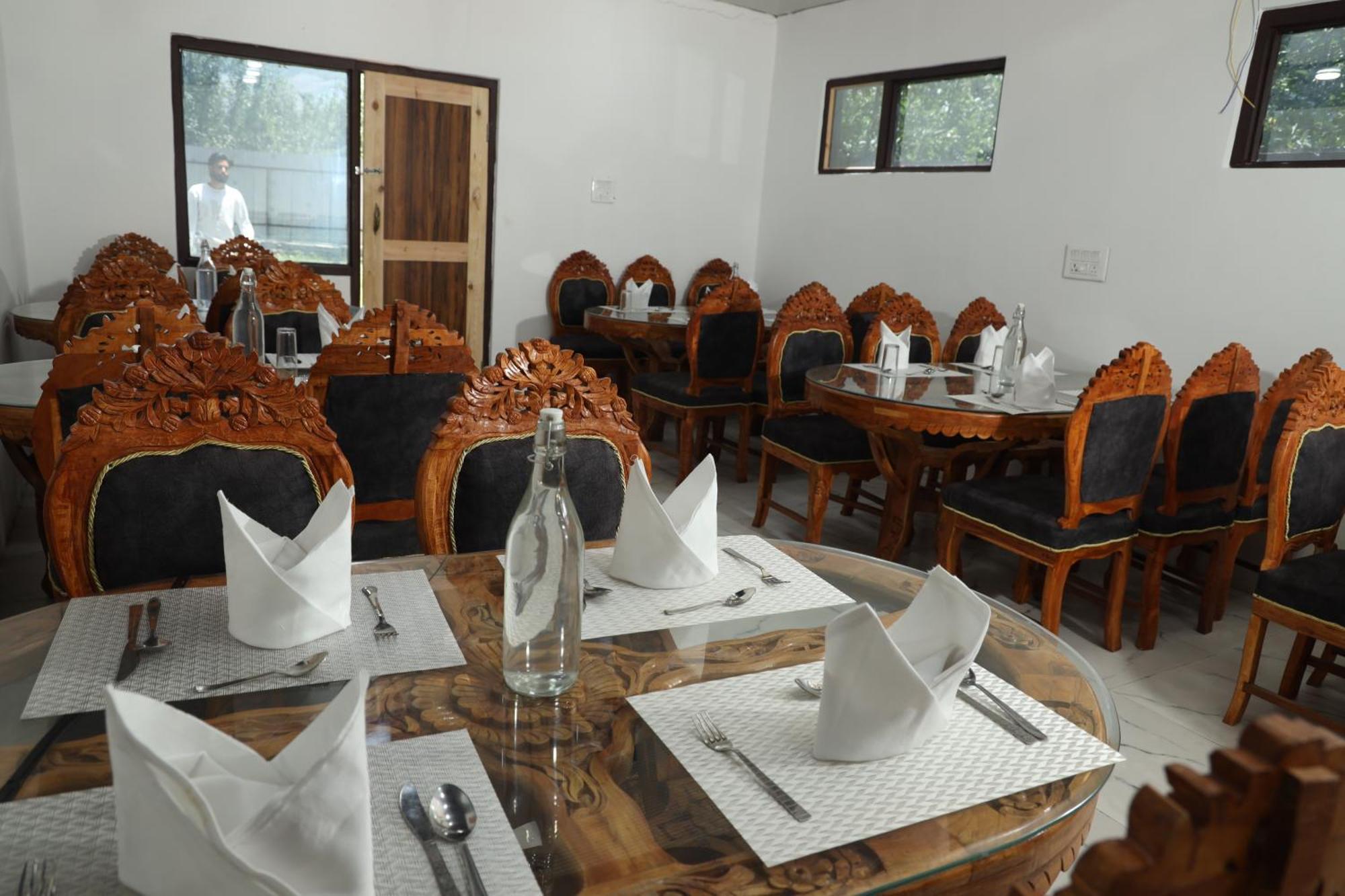 Mountain Orchard Retreat Pahalgam Hotel Buitenkant foto