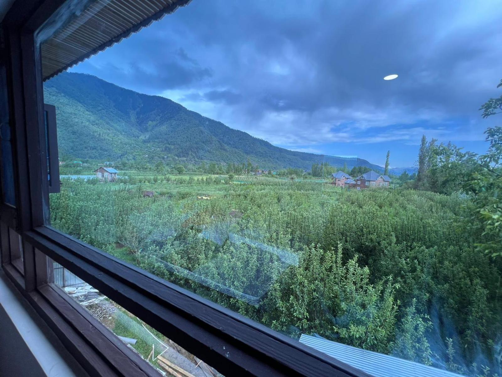 Mountain Orchard Retreat Pahalgam Hotel Buitenkant foto